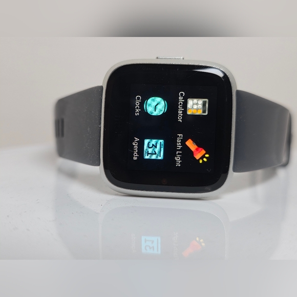 Fitbit Versa Lite Edition Smartwatch - Black - Used/Complete - Picture 10 of 14